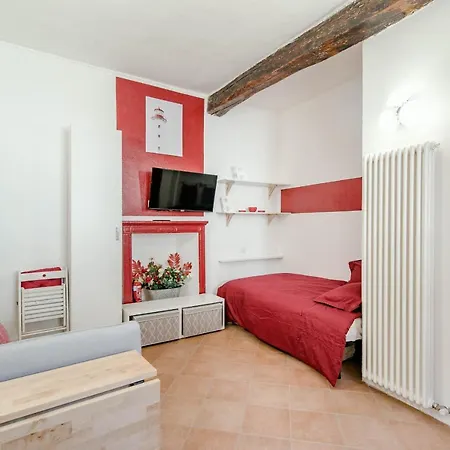 Red Passion Apartment *