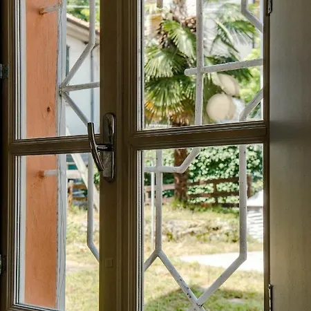 Red Passion Apartment Cernobbio